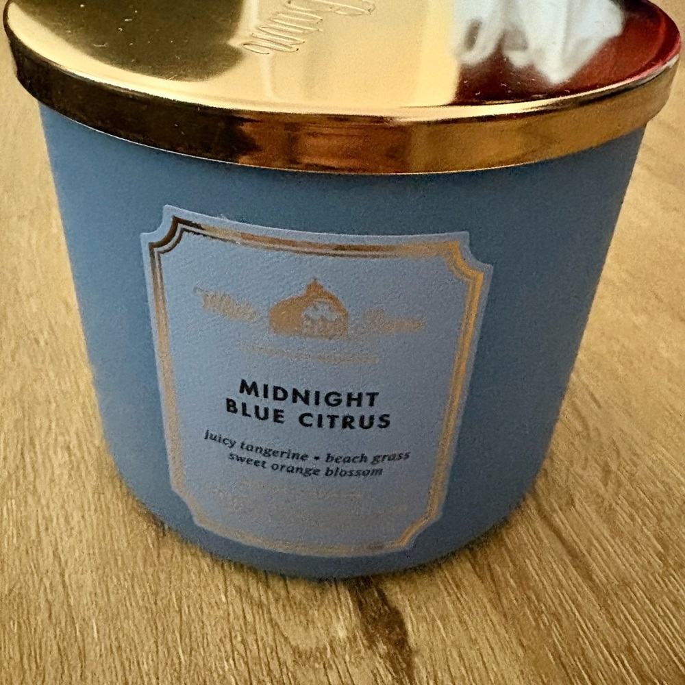 White Barn - Blue Citrus Scented Candle